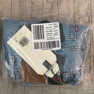 Levi’s woman’s Jean shorts (brand new size 28)
